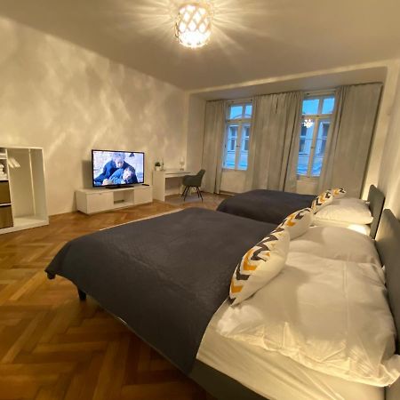 Spacious Apartment On Wenceslas Square Прага Экстерьер фото