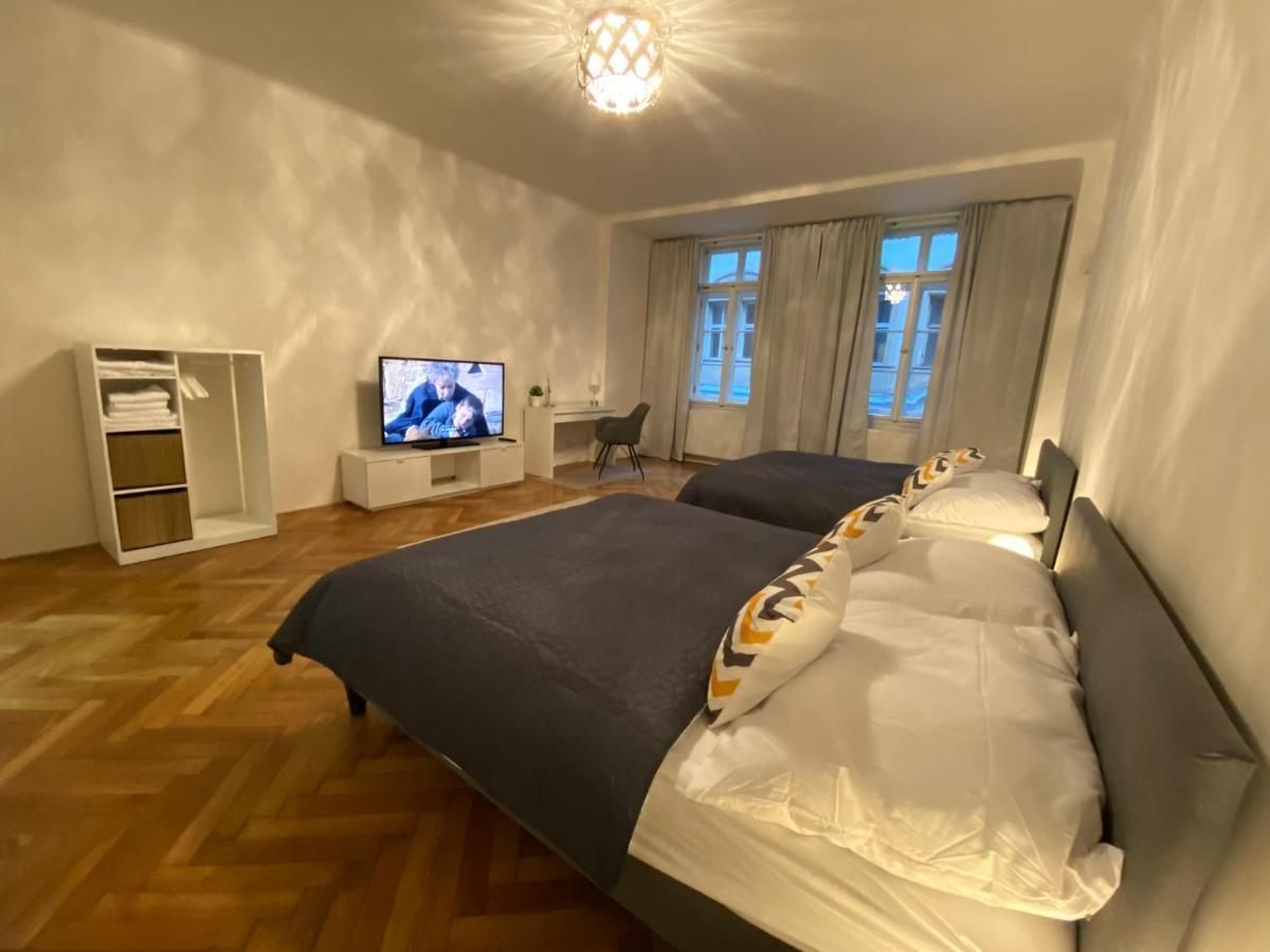 Spacious Apartment On Wenceslas Square Прага Экстерьер фото