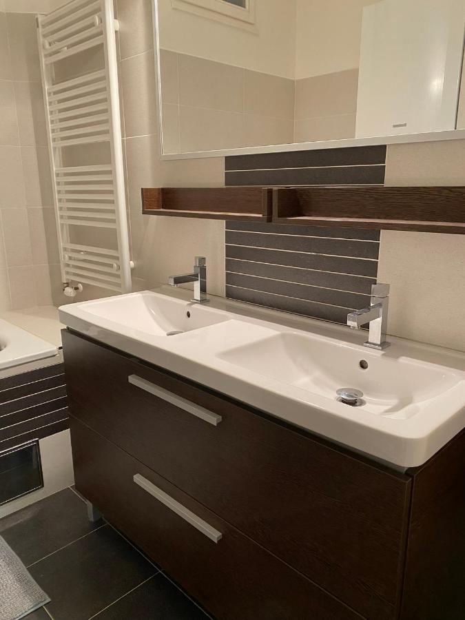 Spacious Apartment On Wenceslas Square Прага Экстерьер фото